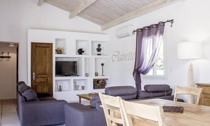 Saint-Maurice-dʼArdeche Villa | Villa Clairette - private terrace and garden