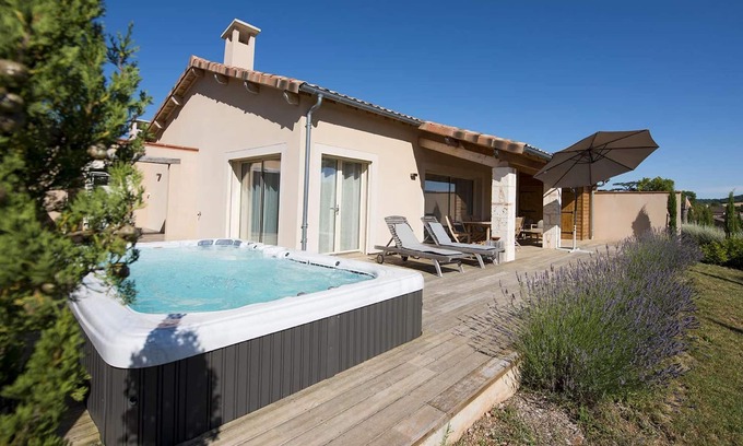Castelnau-de-Montmiral Villa | Villa Castelnau - Air conditioning & Swim Spa in a charming Domain - XV