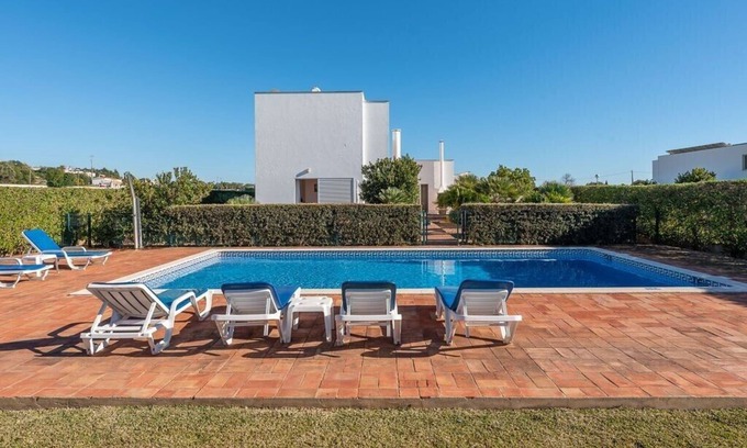 Sesmarias Villa | Villa Caix Dos, Private 3 Bed Villa with AC - next to Salgados beach, shops, bars, and restaurants