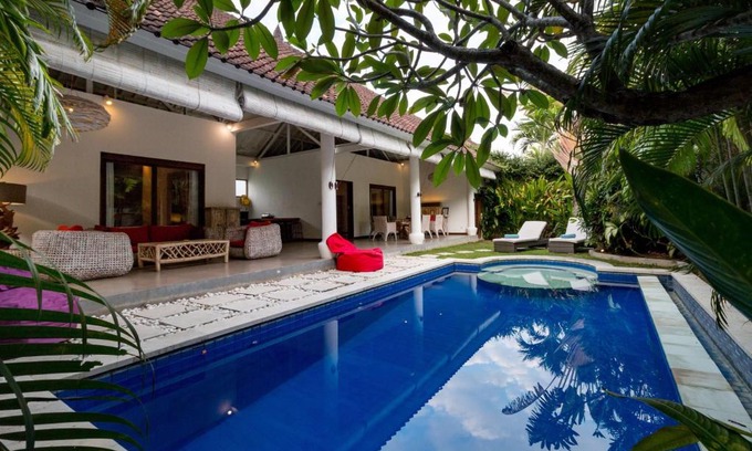 Sunset Road Villa | Villa Camelia