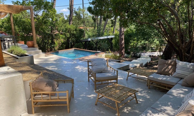 Piraillan House | Villa Cap-Ferret, in the pines, overview of heated pool. PROM50% 8-14/07
