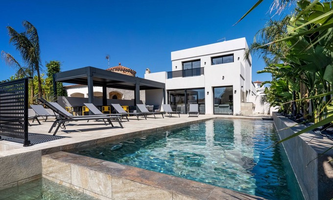 Empuriabrava Villa | VILLA CAP SUN EMPURIABRAVA
