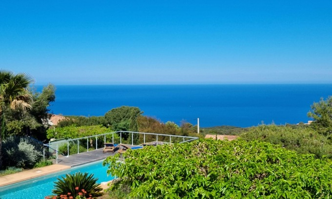 Coti-Chiavari Villa | Villa CASA STELLA- 4 bedrooms, 8/10 pers. Swimming pool, garden, sea view, quiet location