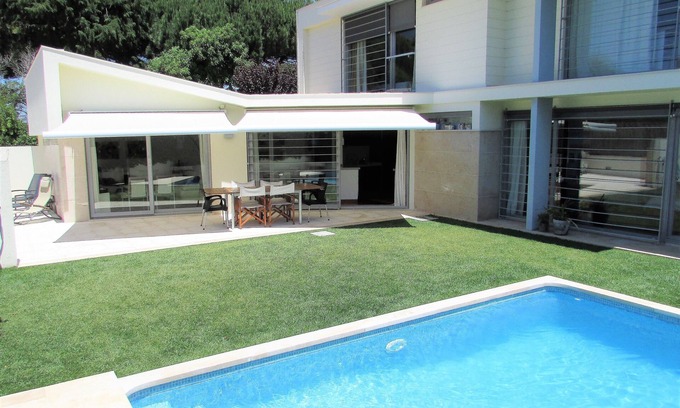 Meco Villa | VILLA CASALINHO MECO in the pine forest, near the beach and Lisbon with private pool