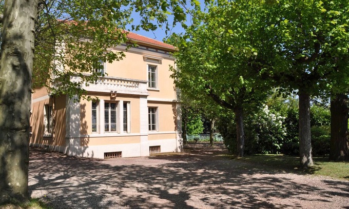Vancia - Crepieux House | Villa Castel Pavilion Room