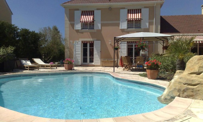 Magny-le-Hongre Villa | Villa Cendrillon