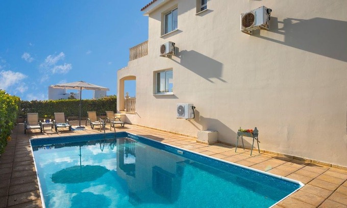 Chlorakas Villa | Villa Ceres, walking distance to the sea!