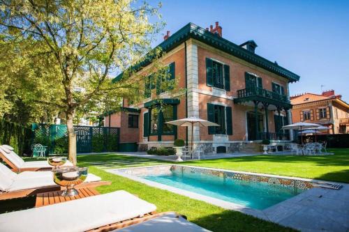 Thermal Ski Chalet | Villa - Chalet Clermont-Tonnerre avec piscine en centre-ville