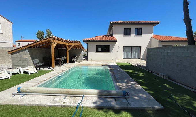 Villemolaque Villa | Villa chat l'heureuse