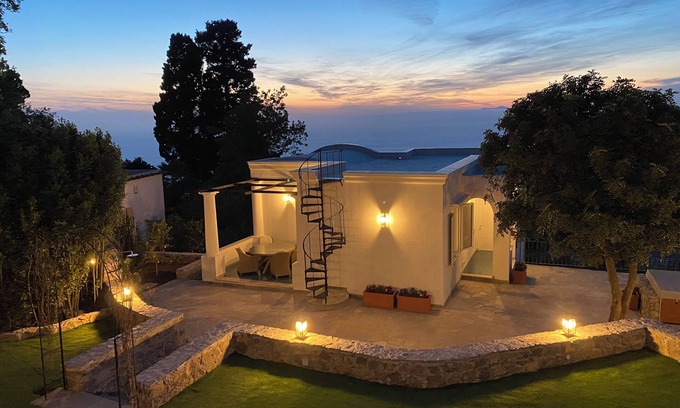 Anacapri Villa | Villa Claudia - Lovely villa with Jacuzzi hot tub