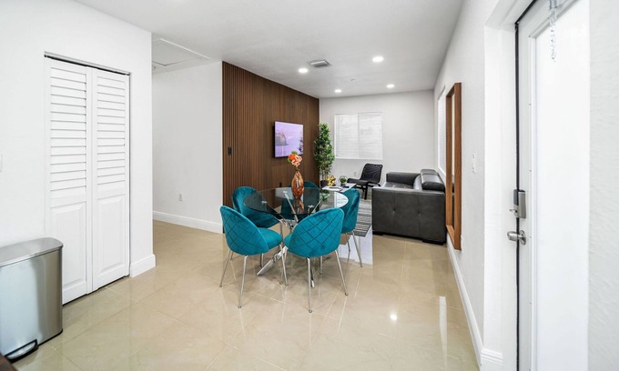 North Miami House | Villa Costa | Upper East Side