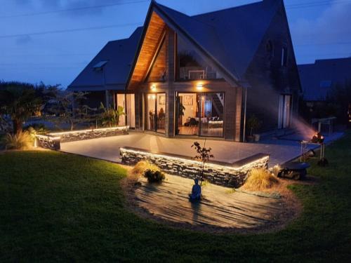 Tonneville Villa | Villa d'architecte en bois aux portes de La Hague