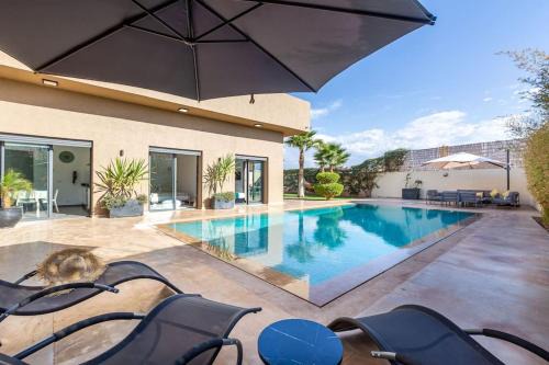 El Aggada Villa | Villa Dalia, Personnels et option piscine