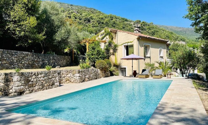 Gattieres Villa | Villa dans écrin de verdure avec sa grande piscine