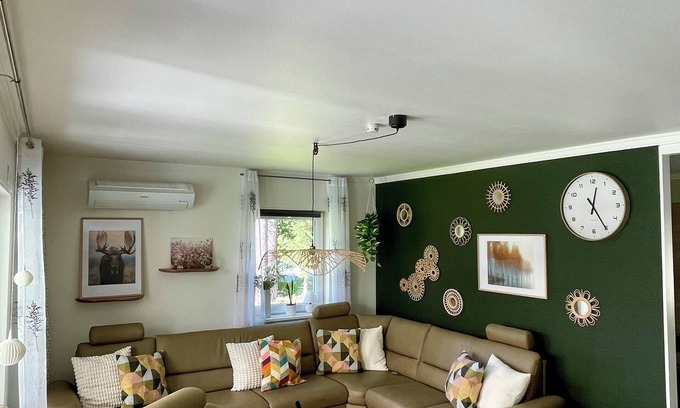 Vidsel House | Villa Davvi dállu: Family-friendly vacation home with playhouse, sauna & garden