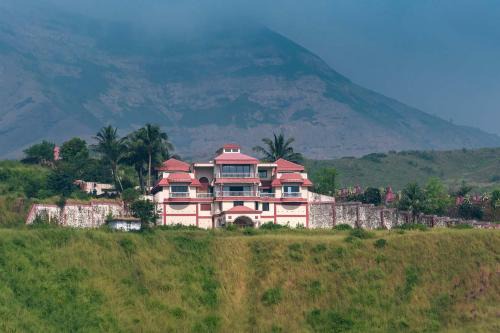 Khalapur Villa | Villa Dazzle by StayVista - Unwind in a Mountain-City View Villa with a Terrace Pool