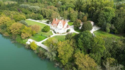 Mareuil-les-Meaux Villa | VILLA DE 450M2 POUR 15 PERS 15 MN DISNEYLAND PARIS ET 45MN PARIS AVEC GRAND JARDIN