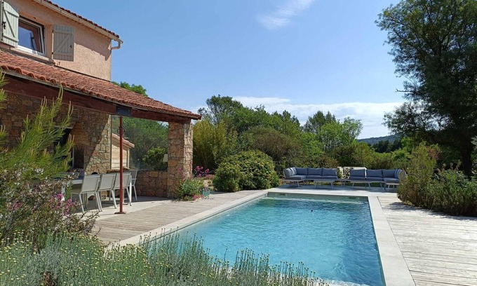 Rocbaron House | Villa de Charme Avec Piscine en Plein Cœur du Var