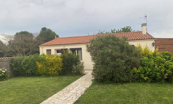 Saint Laurent de la Pree House | Villa de la Prée