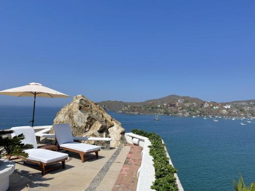 Ixtapa - Zihuatanejo Bed & Breakfast | Villa de La Roca