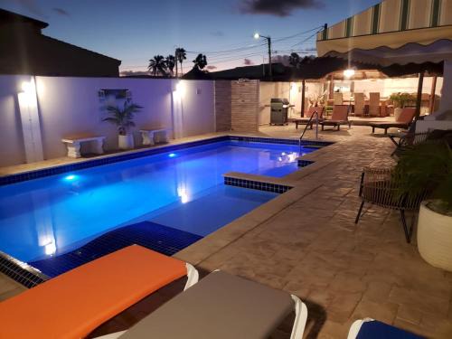 Palm Beach Villa | Villa de Leon suitable for 14 persons. 5 bedrooms 5 bathrooms