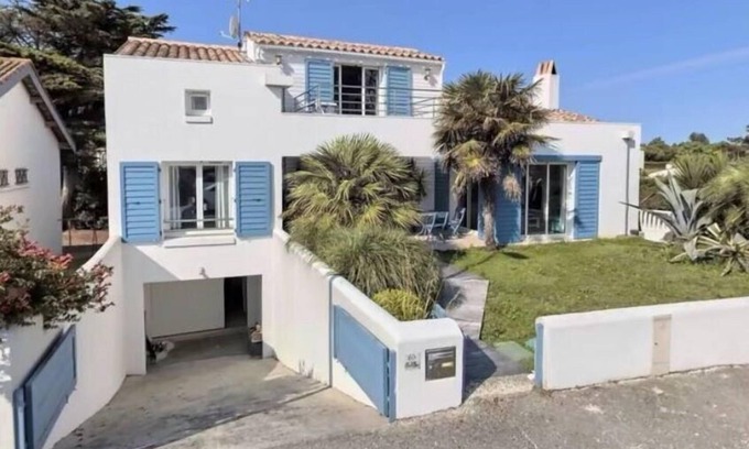 La Bree-les-Bains Villa | Villa de Standing, Face à la mer et à la Plage, Avec Piscine Chauffée