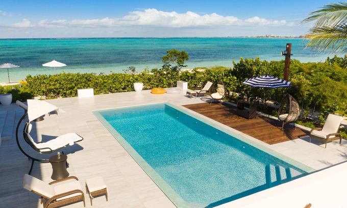 Providenciales Villa | Villa DelEvan 4D/1-bedroom villa on the Grace Bay Beach,