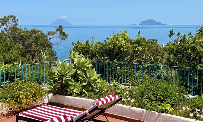 Malfa Villa | Villa delle Palme, Aeolian charm Stromboli view