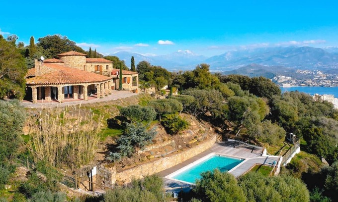 Ajaccio Villa | Villa Deluxe, Exceptional Villa on the hills above Ajaccio