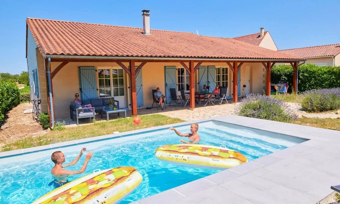 Lanzac Villa | Villa, Deluxe Privatpool 6 Personen