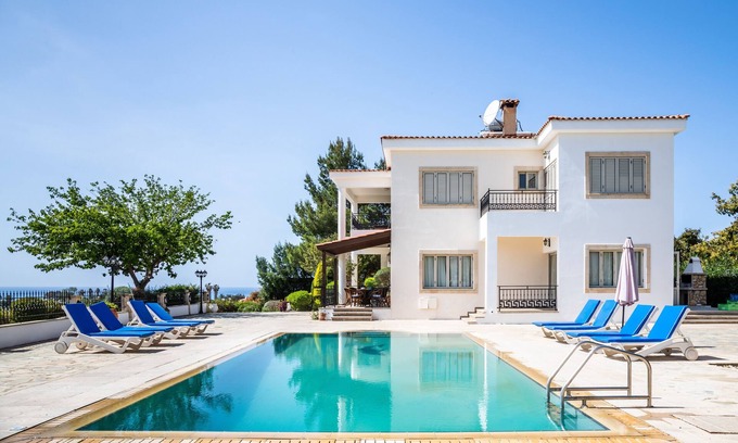 Argaka Villa | VILLA DEMETRA (4 ensuite bedrooms, stunning view,BBQ,HighSpeed WI-FI,swim.pool)