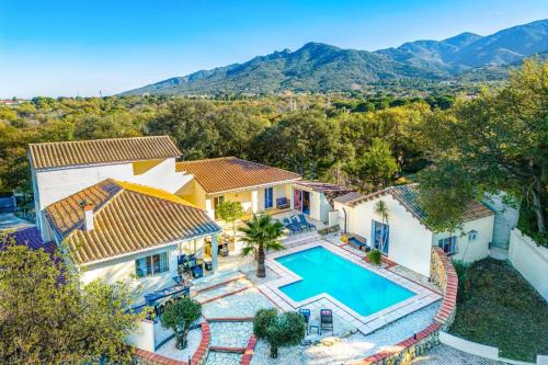Laroque-des-Alberes Villa | Villa des Alberes by Villa Plus