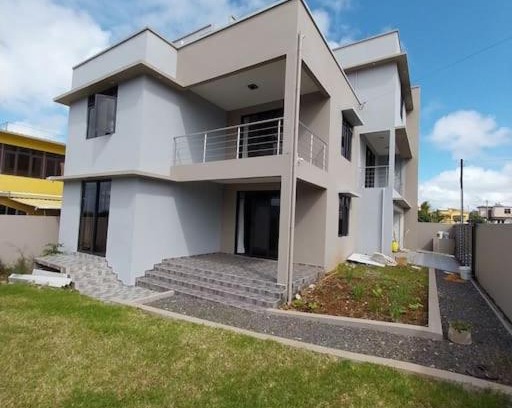 New Grove House | Villa Deux Bras