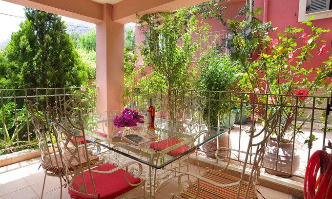 Makriotika House | Villa Dioni, Stamoulis villas at the heart of the island