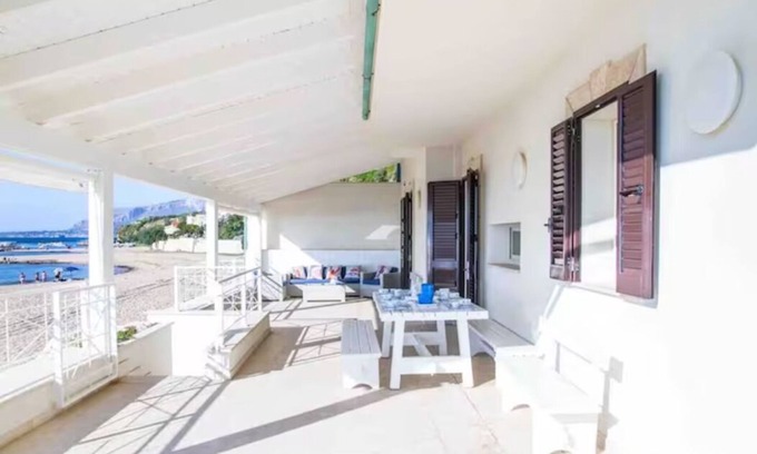 Trappeto Villa | Villa directly on the beach