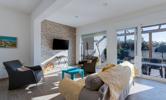 Funtana Meiga Villa | Villa "Domus Bianca" with Sea View, Garden & Wi-Fi
