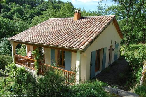 Vernoux-en-Vivarais Villa | Villa Domaine Liberté avec prairie et forêt au bord d'une rivière en Ardèche