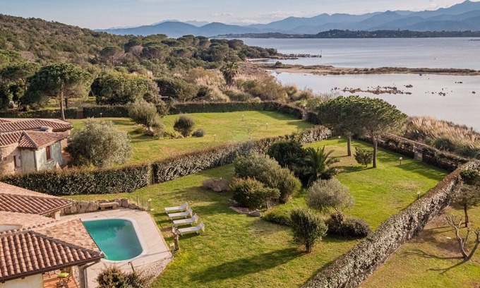 San Teodoro Villa | Villa Domus Ardea: with private pool a few steps from the beach.