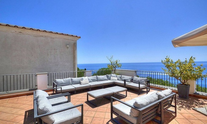 Praiano Villa | Villa Dorata Grande: A bright and elegant three-story villa built on the sloping cliff in front of the sea, with Free WI-FI.