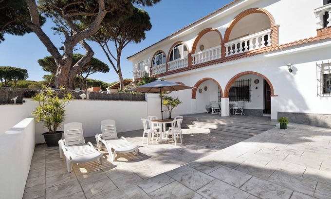 Chiclana de la Frontera Villa | Villa 'El Chozo' with Sea View, Private Pool and Wi-Fi