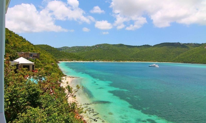 Estate Peterborg Villa | Villa Eau Claire - Magens Bay Affordable Beachfront Villa