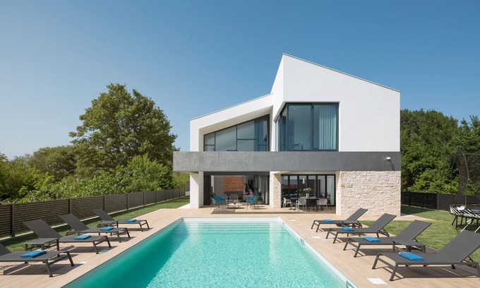 Liznjan Villa | Villa EDEN-Medulin, modern villa with private pool