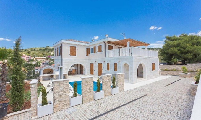 Sevid Villa | Villa Elena