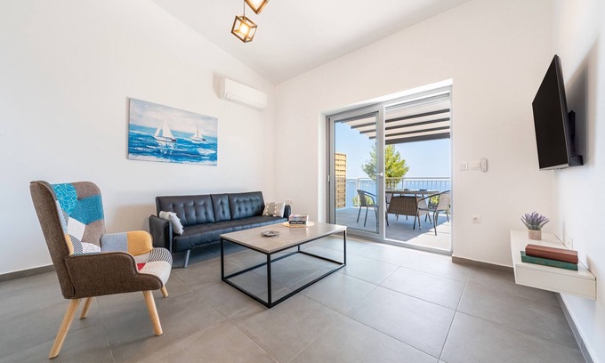 Katsimatika Villa | Villa 'Elena' with Sea View, Wi-Fi and Air Conditioning