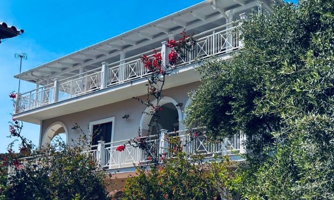 Alikanas Apartment | Villa Eleni - Open plan Suite (st Floor)