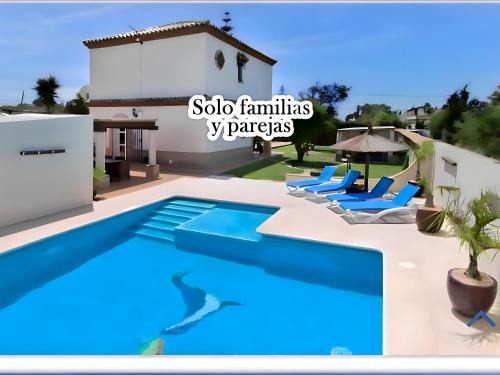 Barrio Nuevo House | Villa Encantadora y Espaciosa Piscina Privada y Terraza Exclusivas para Familias