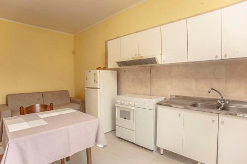 Villa San Pietro Apartment | Villa erica appartamento Alice
