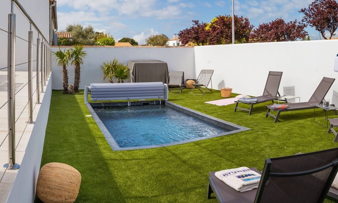 Saint-Martin-de-Re House | Villa Ernie, 2 à 4 Pers, Piscine Chauffée, 1 min Plage, 5 min Commerces, Calme