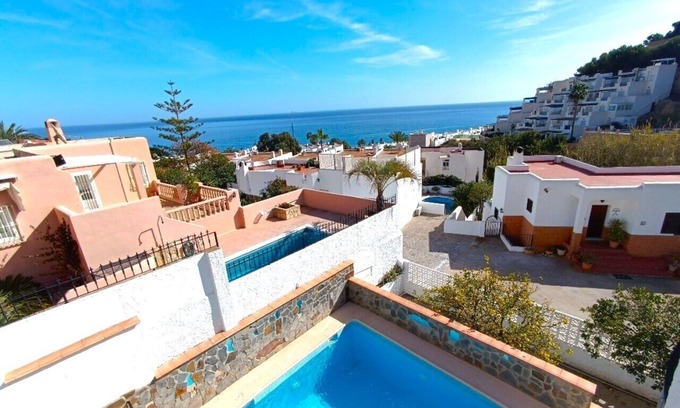 La Parata Ski Chalet | Villa Estupenda con Piscina Privada, Wifi, Vistas al Mar y Terrazas Grandes