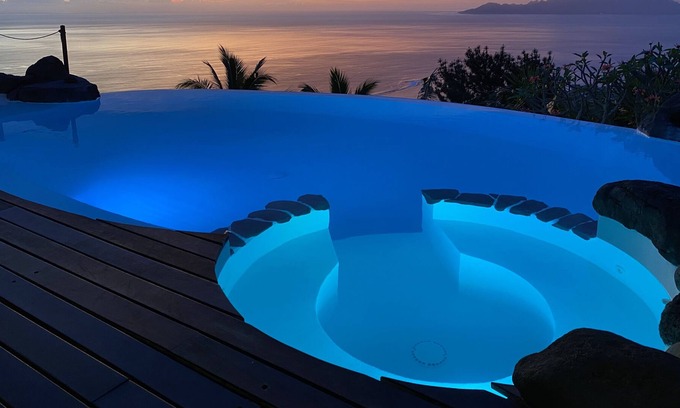 Punaauia Villa | Villa exceptionnelle avec bain à remous et terrasse offrant une vue sur l'océan
